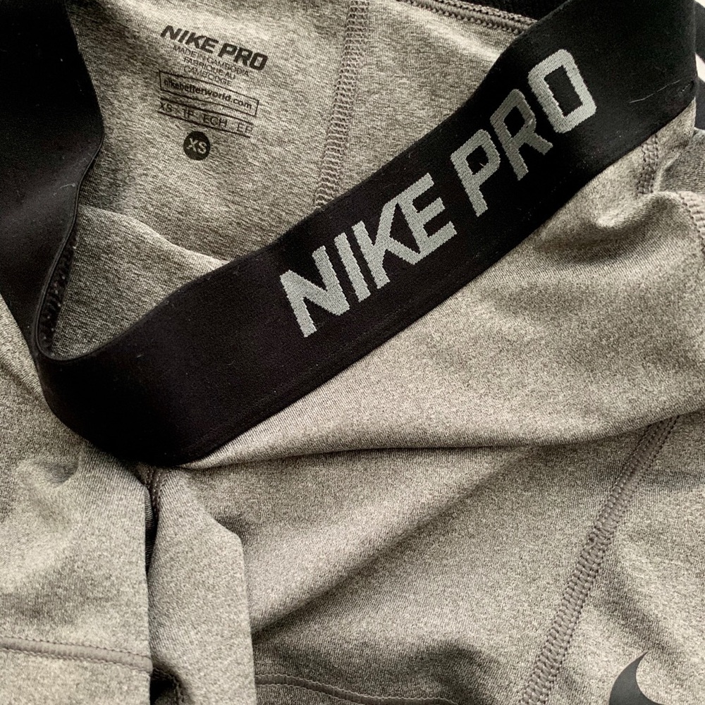 XS Nike pros in grey